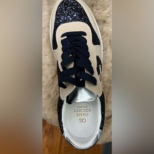 Oasis Society women’s sneakers size 6